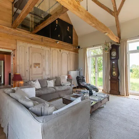 Wellinghoeve With Swimming Pool And Unique Location *